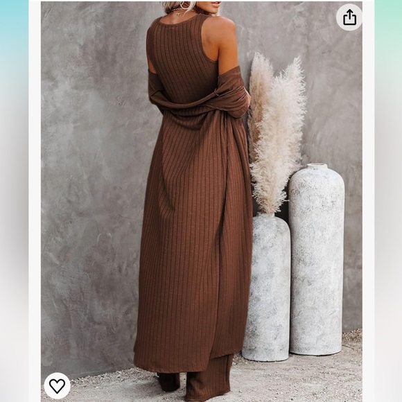 Three-piece loungewear set - Picture 8 of 9